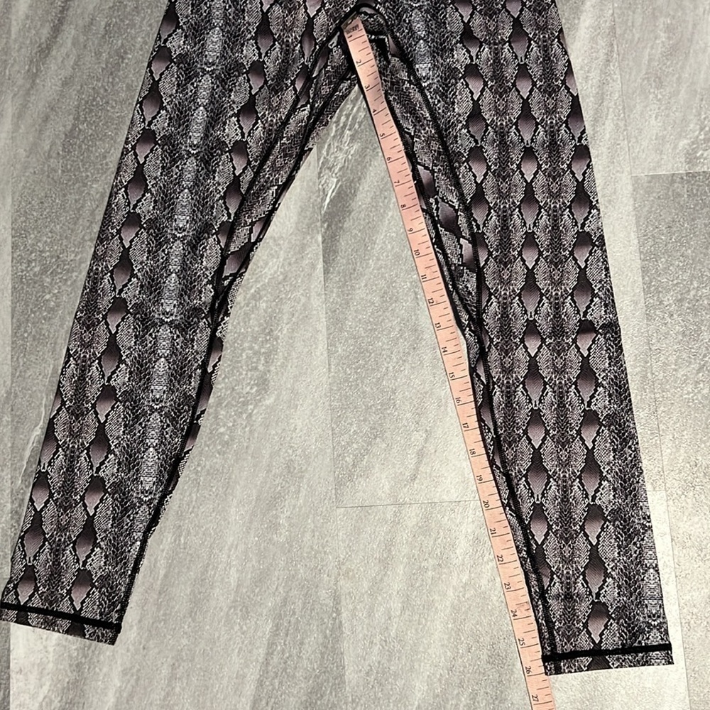 Til You Collapse Effortless Scrunch Leggings Purple Python Medium snake - Picture 14 of 14